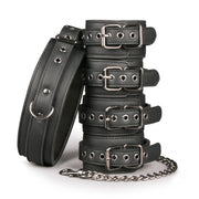 Fetisjset met halsband, enkelboeien en handboeien