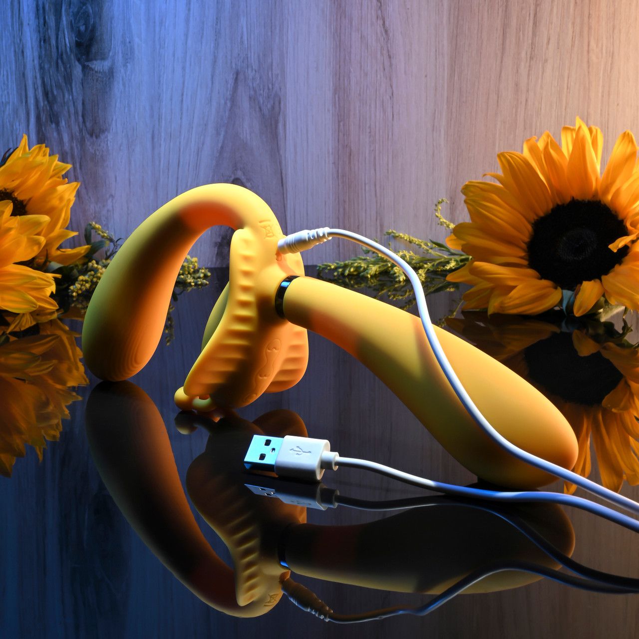 Evolved - The Monarch Strapless Strap On Vibrator - Geel