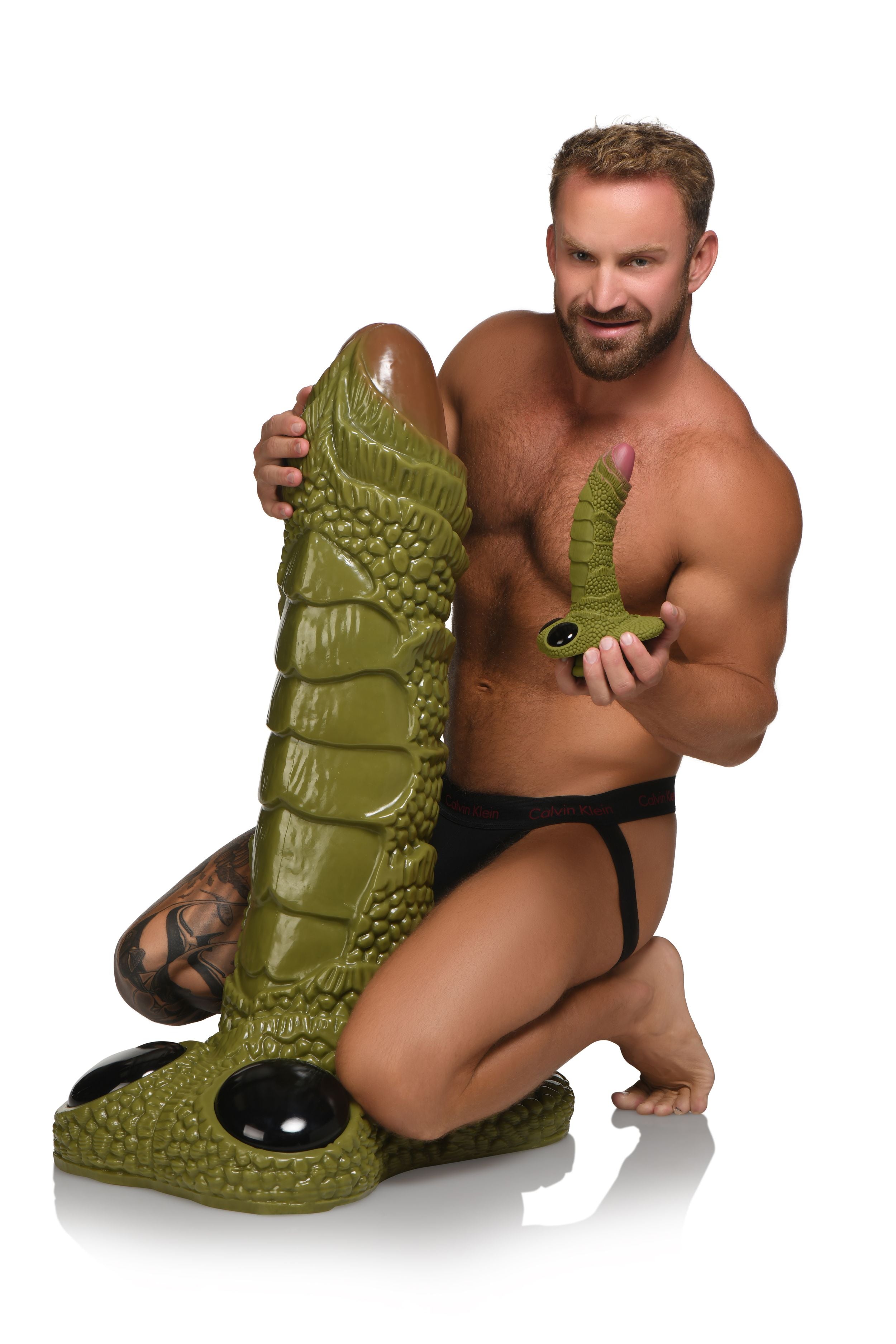 XR Brands - Reusachtig Geschubd Moerasmonster Dildo - Groen