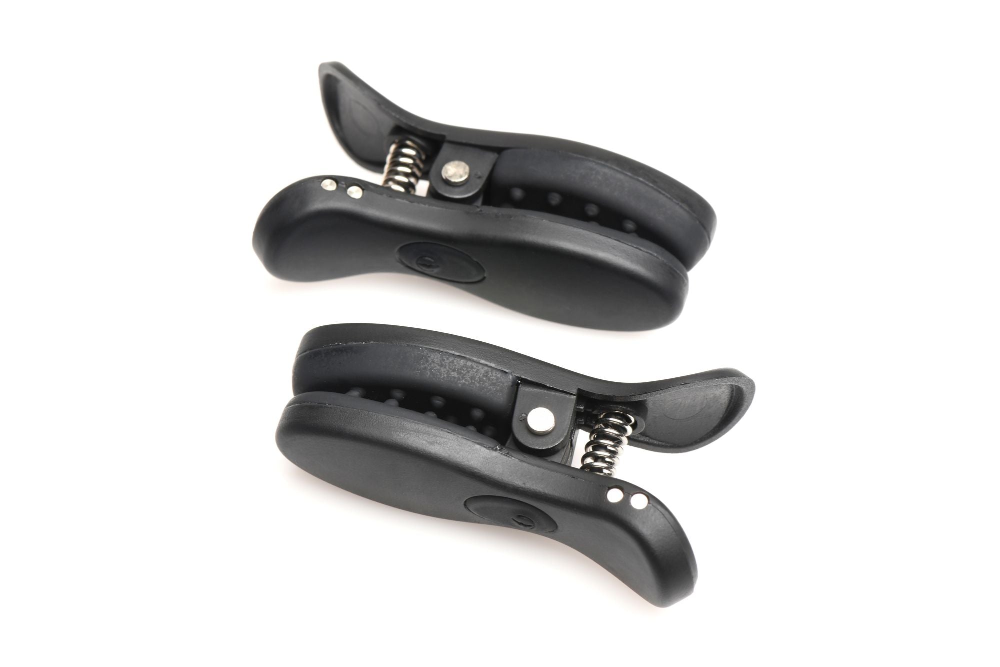 XR Brands - Dark Grip Vibrerende Tepelkemmen - Zwart