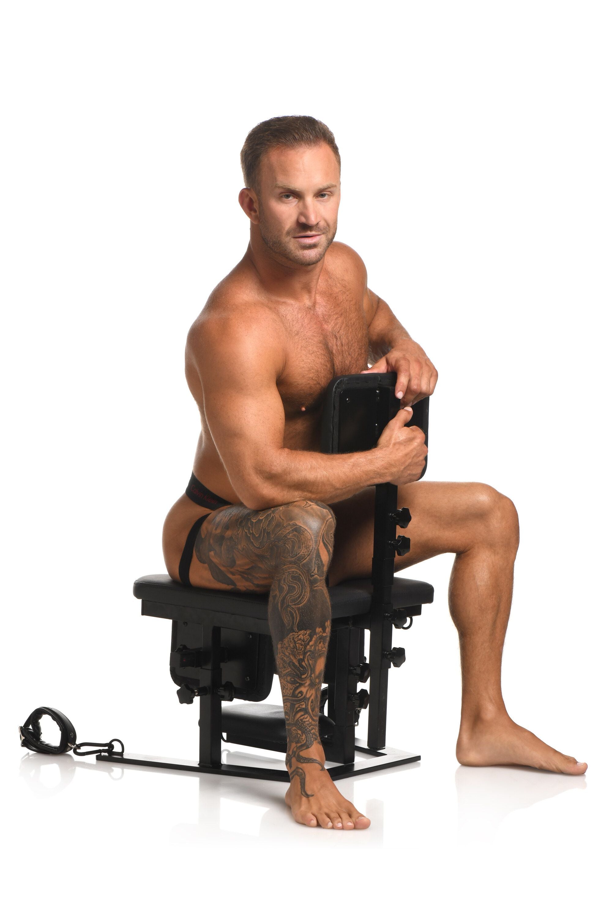 XR Brands - Pleasure Throne Orale Seks Stoel - Zwart
